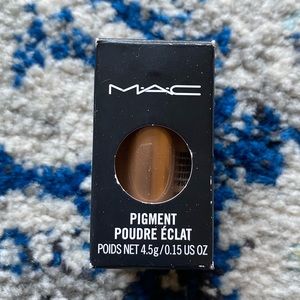 MAC Rose Gold Pigment. NWT
